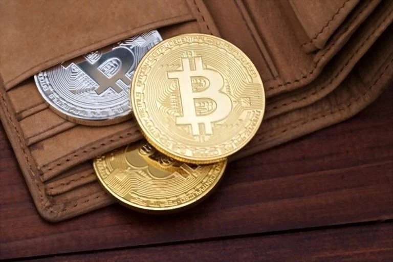 Satoshi-Era Bitcoin Wallet Holding Over $30 Million Reactivates After 8.5 Years