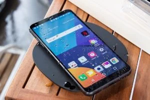 LG Accepts Samsung&#8217;s Challenge? More Blockchain Phones Are Coming