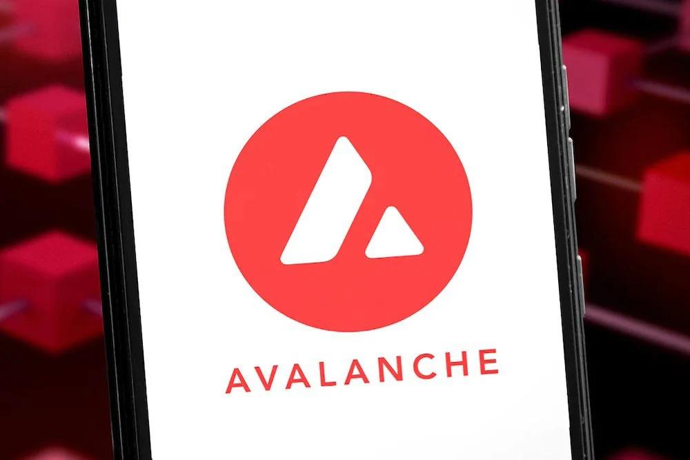 Avalanche (AVAX) Price Dips As Network Suffer Major Outage