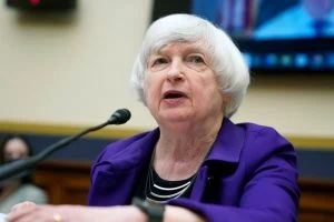 Janet Yellen Calls for Stablecoin Regulation Amid UST Drama