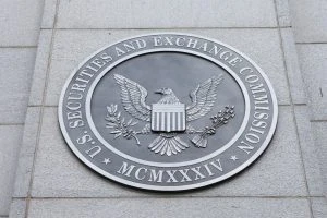 SEC Commissioner Crenshaw Faces Renomination Delay Amid Crypto Debate