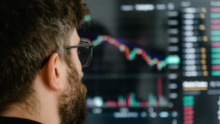 SARB Alerts Citizens to Scam WhatsApp Group Misusing