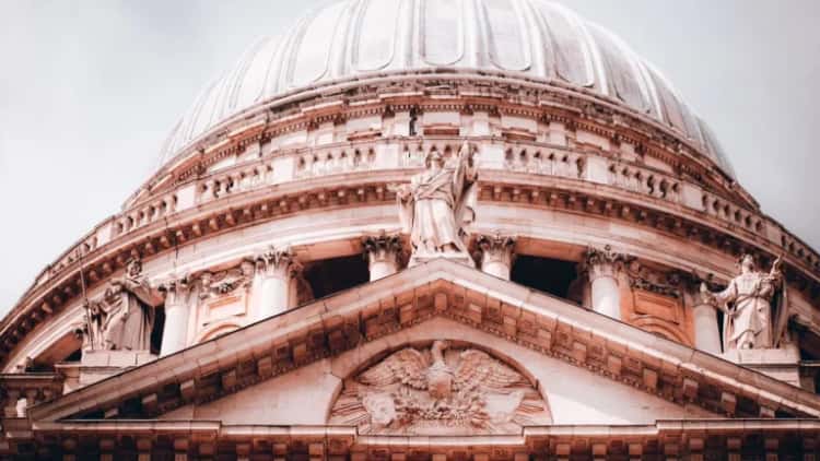 ESMA Releases Q&A on MiCA Regulations Amid Compliance Shift
