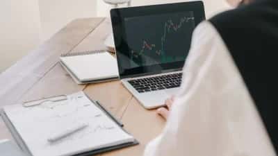Bitcoin Faces Need for Fresh Catalysts as Market Tests $65K