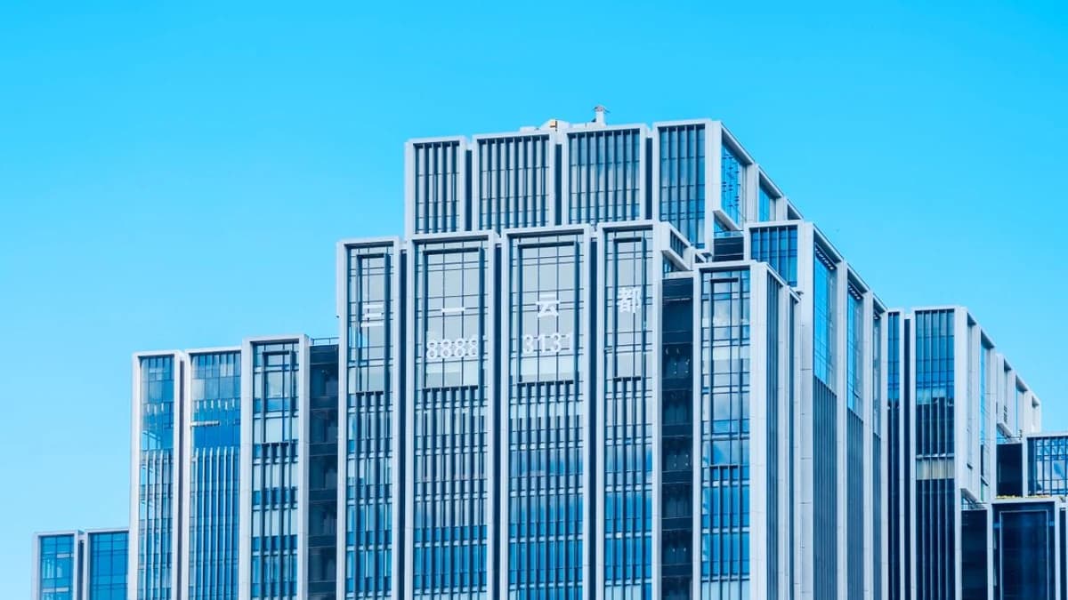 Cathie Wood Highlights USDT’s Stability Impact — Insights from ARK Invest