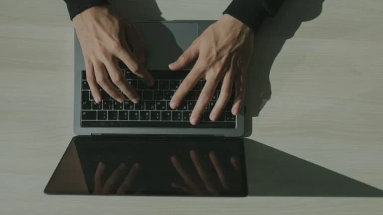 SolanaFloor, SpaceXAI’nin Hacked Memecoin Retweet’inin Pazar için ne anlama geldiğini vurguluyor.