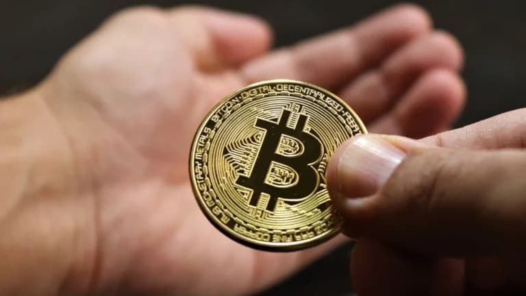 Coinbase Celebrates USDC Rewards Day with Community Engagement