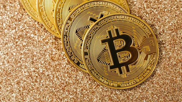 Bitcoin Faces Pressure as Traders Anticipate Market Moves