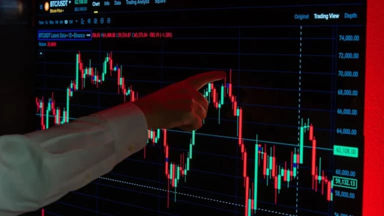 Bitcoin ETFs See $241M Outflow Amid Mixed Market Sentiment