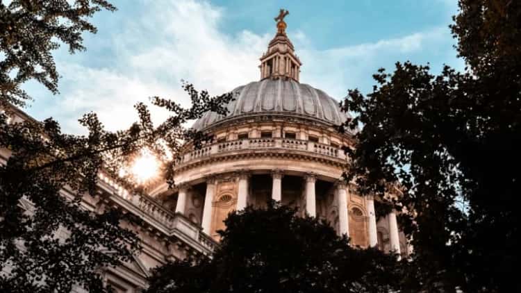 Senator Lummis Promotes Clarity Bill Amid Ongoing Crypto Debate