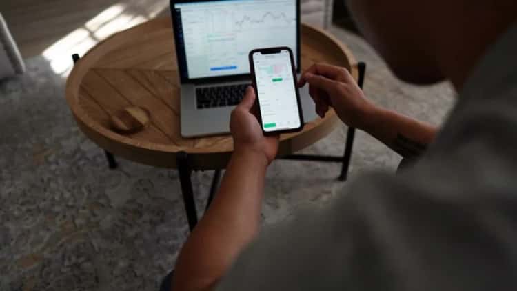 Cardano fait face à un déficit de confiance des utilisateurs alors que la révision progresse