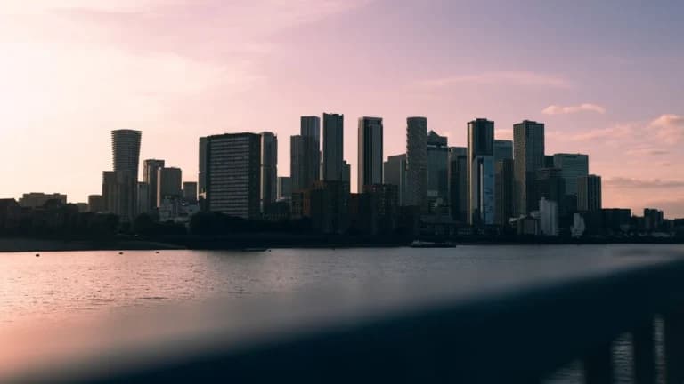 Record $135B Flows into Altcoins as Market Dynamics Shift