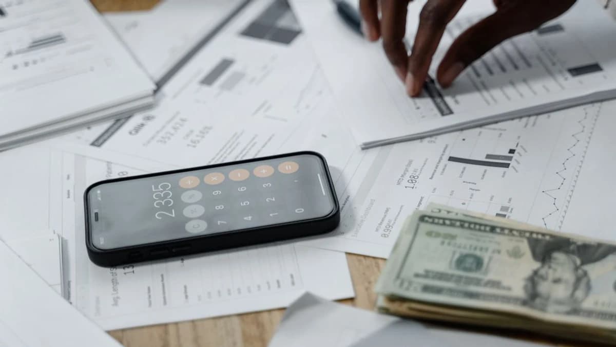 Estratégia eleva reservas de dólar em US$ 25 milhões com vendas de ações