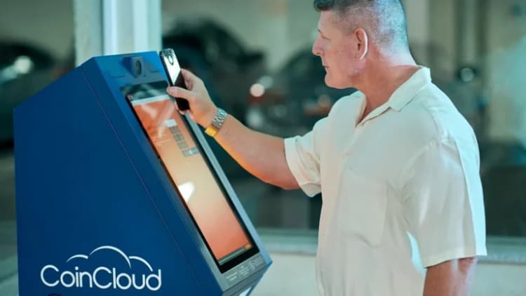 هيدرا تكشف عن هيكل رسوم قابل للتنبؤ للمستخدمين