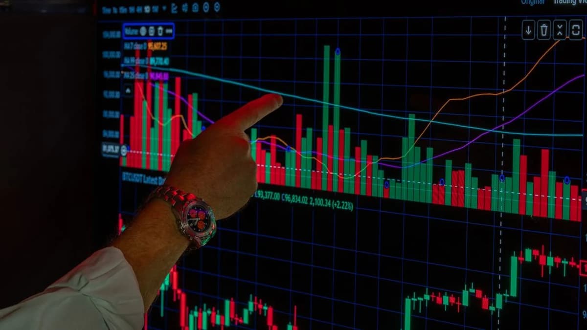 Solana’s Memecoin Race Heats Up Amid Strong ETF Inflows