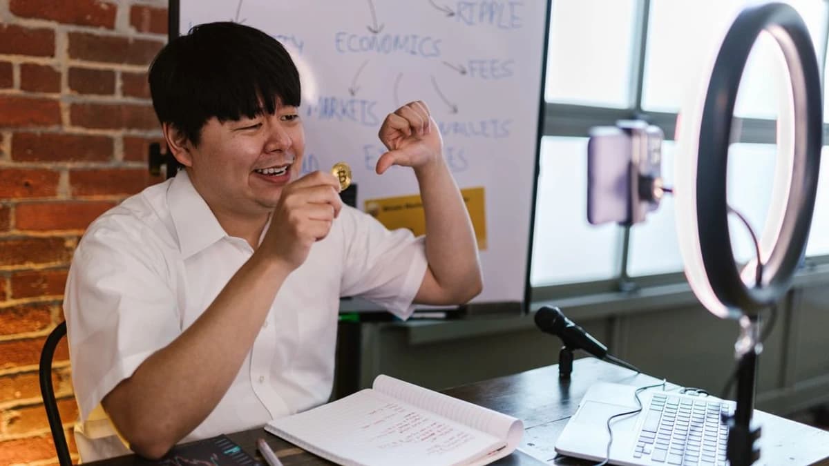 Bitcoin Selling Strategy Explained by Strategy CEO