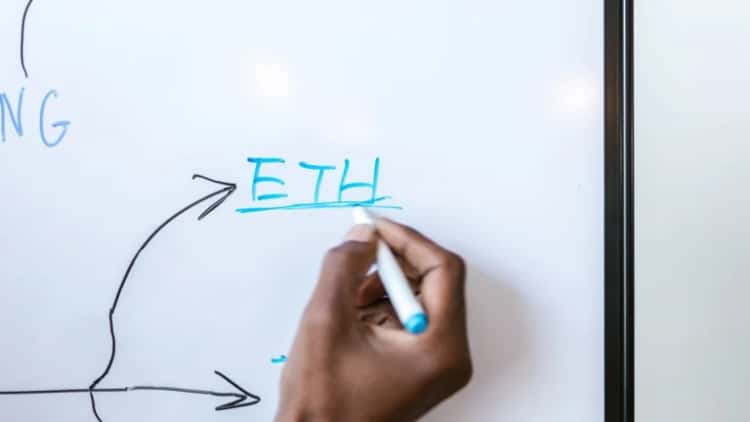 يقارن نموذج امتياز إيثريوم بعمالقة الوجبات السريعة
