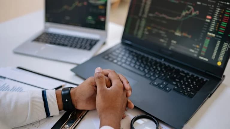 Market Watch: $900 USDC Investment Nets Trader $250K Profit