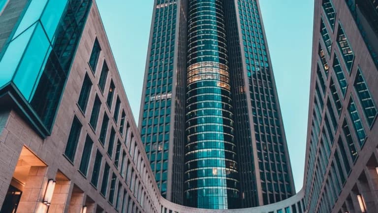 Major Holder Strategy Reduces BTC Holdings, Strengthens Cash Position