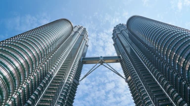 Chainlink Powers Onchain Finance as Traditional Banking Shifts