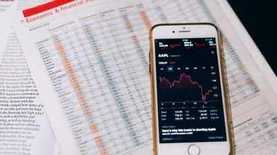 CoinMarketCap Acquires CoinGlass, Expanding Crypto Data