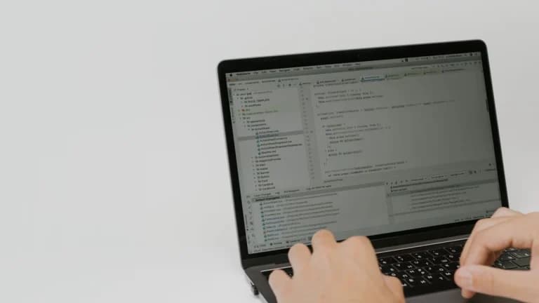 Hackers Exploit iOS Vulnerabilities to Steal Private Keys