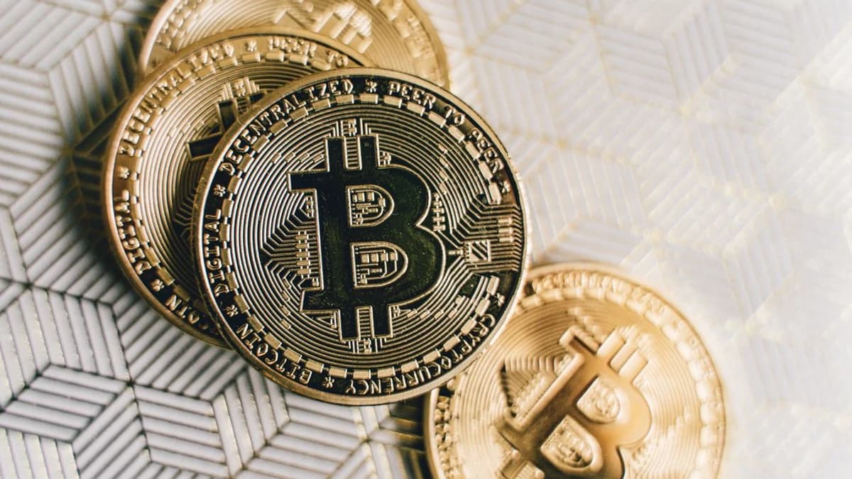 Bitcoin Transfer Alert: 1,878 BTC Moves Between Unknown