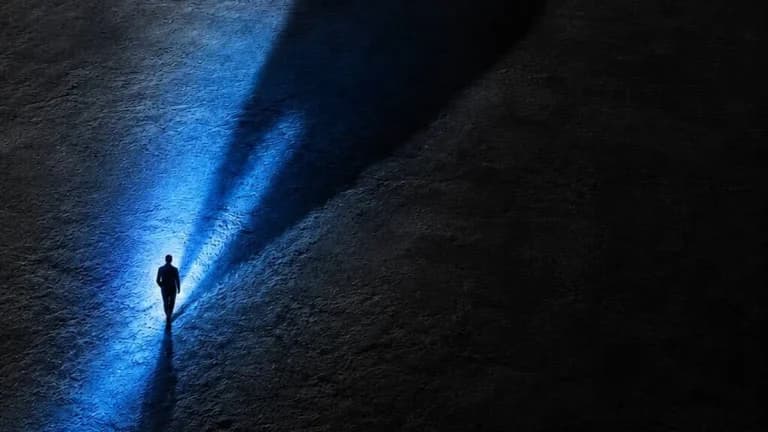Crypto.com Sparks Interest with Mysterious Tweet on Market