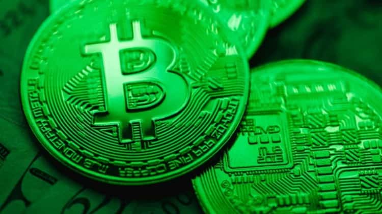Bitcoin Sits on Average Cost Basis as 880K Coins Hover