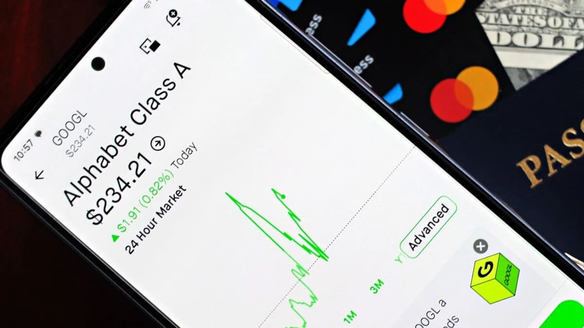 Brian Armstrong Advocates Stablecoin Use for Community Banks