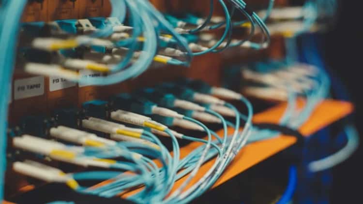 Solana Challenges Blockchain Norms — Will Competitors Keep Up?