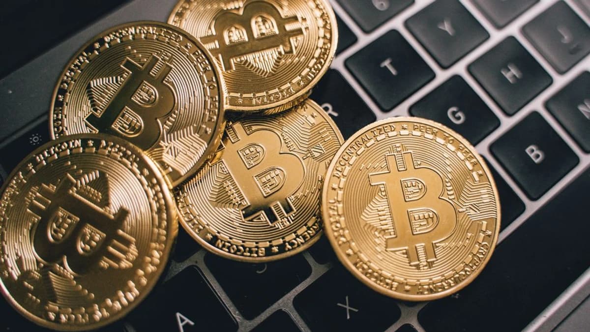 Whale Alert Confirms 1,879 BTC Transfer from Coinbase