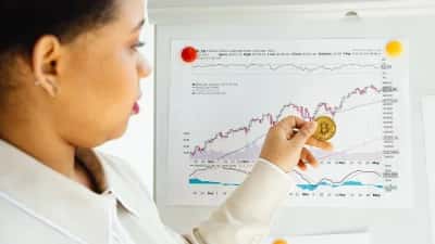 Bitcoin Surges Past Yearly Resistance as Analysts Take Note