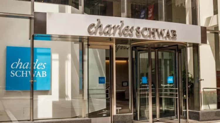 Charles Schwab Expands Trading to Include Solana for Clients