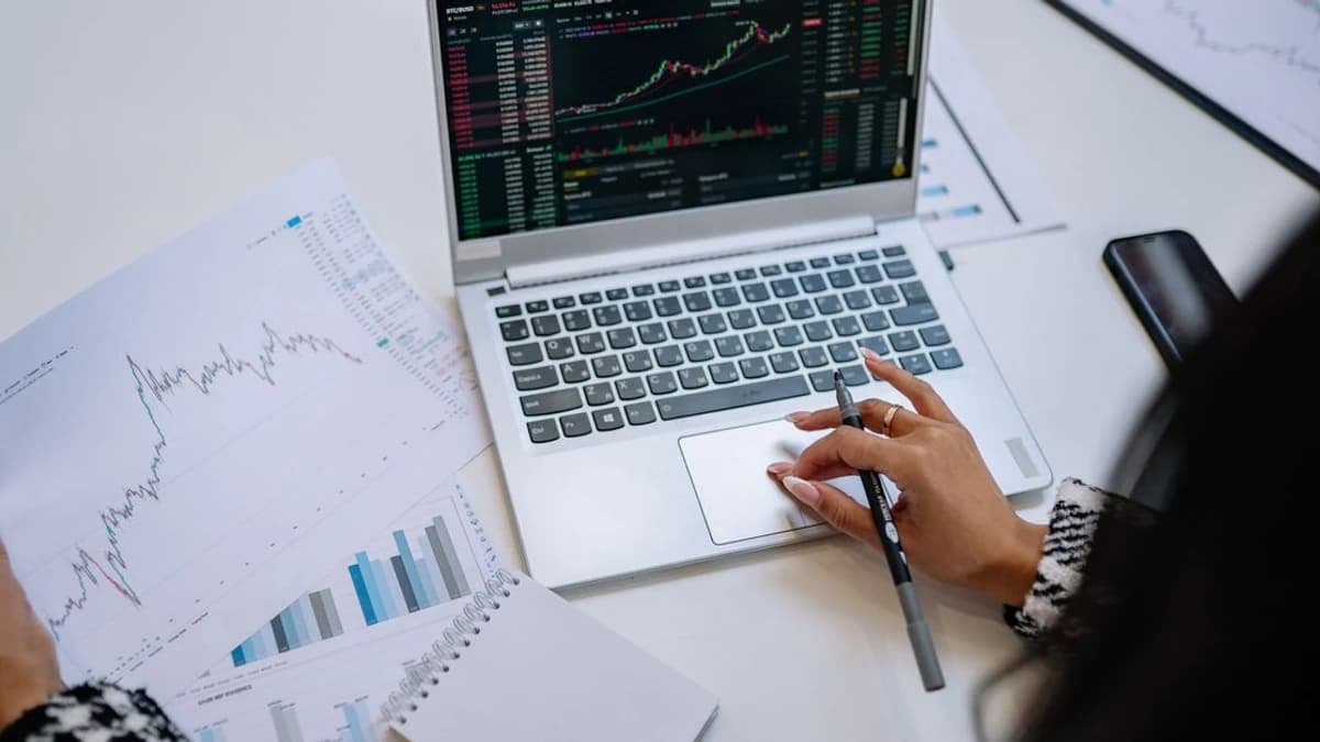 Coinbase-Backed Stock Tokens Achieve $227.7M in DEX Activity