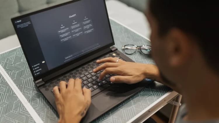 OMNI404のフラッシュローン攻撃で2.4WETHが盗まれる