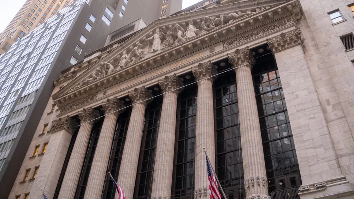 Pons Fees Surpass $5.95M, Outpacing Robinhood Chain