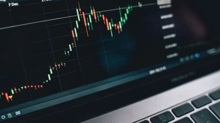 Solana Transfers 491,725 Tokens to Kraken Amid Market Buzz