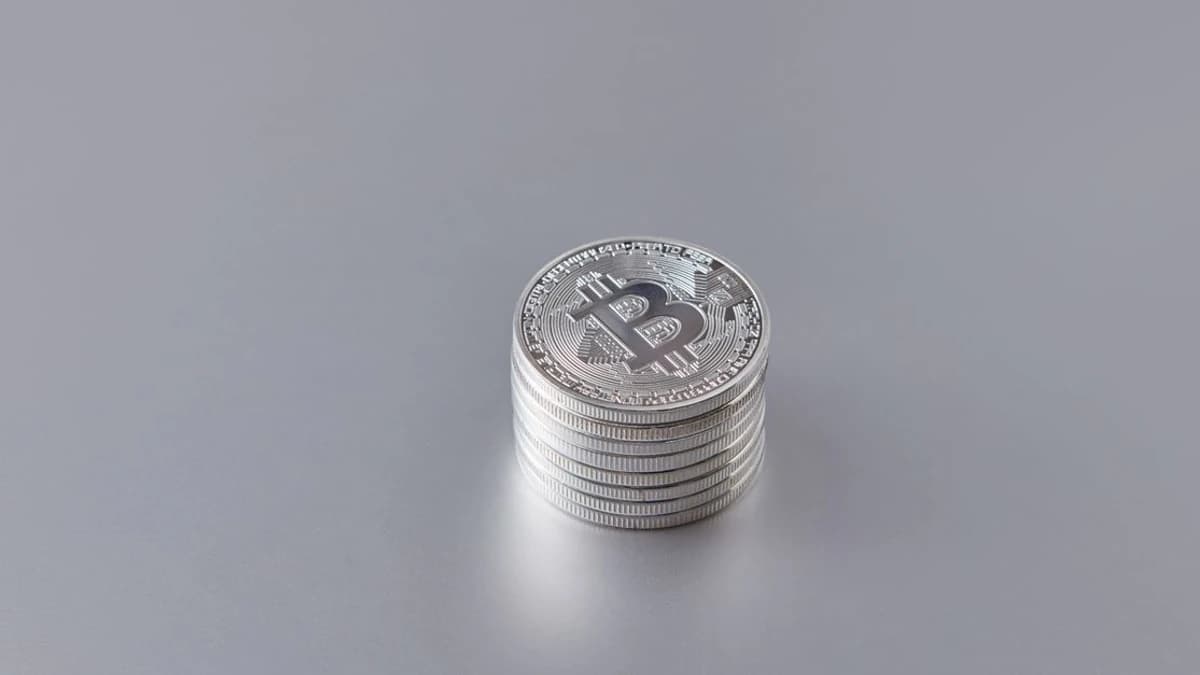 4.003 BTC se suman con el aumento de $987.1M en suministro