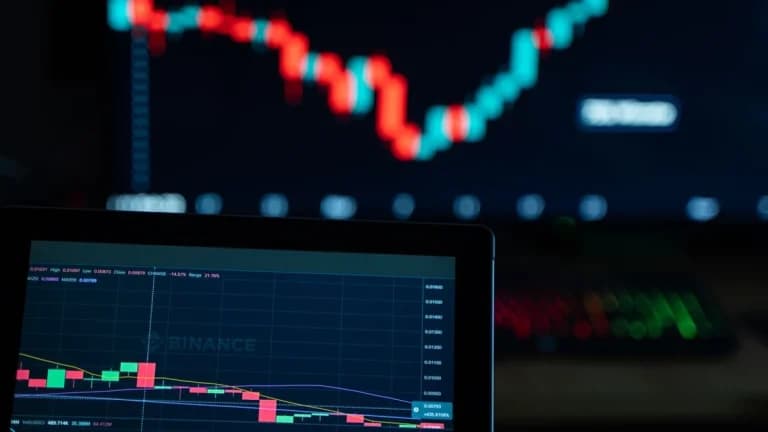 Phygitals Launches Tokenized Magazine on Solana