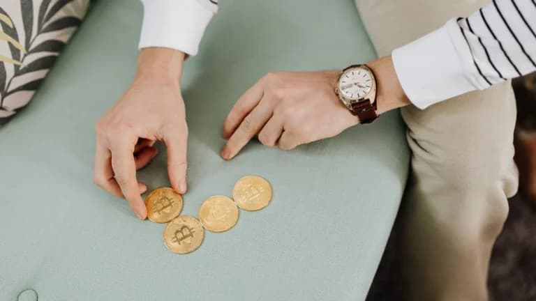 Cảnh báo chuyển tiền Bitcoin: 647 BTC di chuyển từ Coinbase