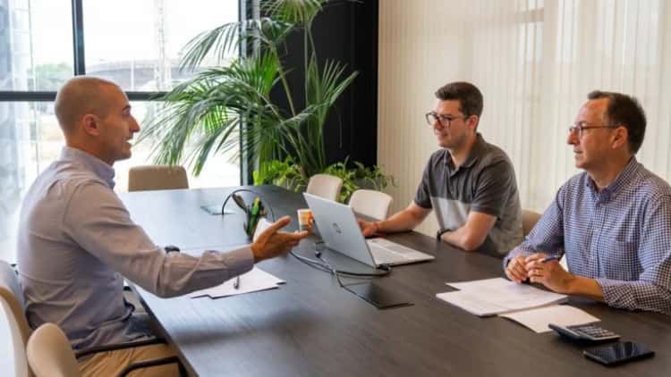 Base Collaborates with Aave to Bring $150 Trillion Market