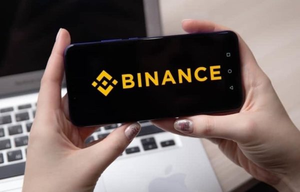 While Banks Fail, Binance Moves $980M for $1.29 in Fees