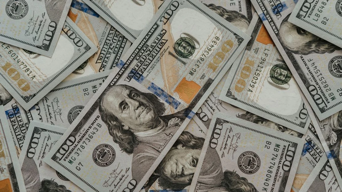 Santiment Amplifies Bitcoin ETF Outflows Concerns — What It Means for Traders